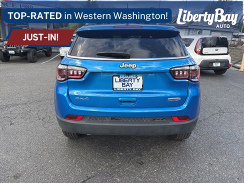 Used 2025 Jeep Compass Latitude image 4
