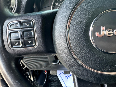 Used 2012 Jeep Wrangler Unlimited Rubicon w/ Connectivity Group image 13