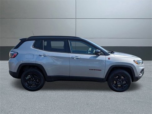 Used 2024 Jeep Compass Trailhawk image 7