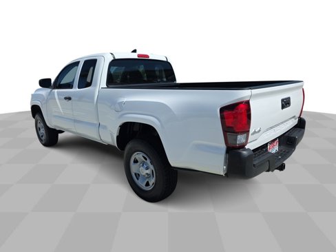 Used 2018 Toyota Tacoma SR image 6