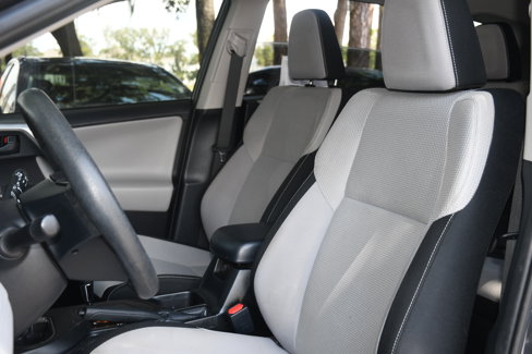 Used 2018 Toyota RAV4 LE image 11