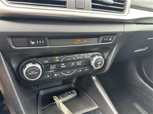 Used 2018 MAZDA MAZDA3 Touring image 19