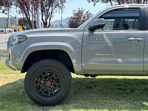 Used 2020 Toyota Tacoma Limited image 11