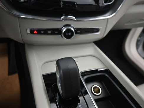 New 2025 Volvo XC60 B5 Core w/ Climate Package image 22
