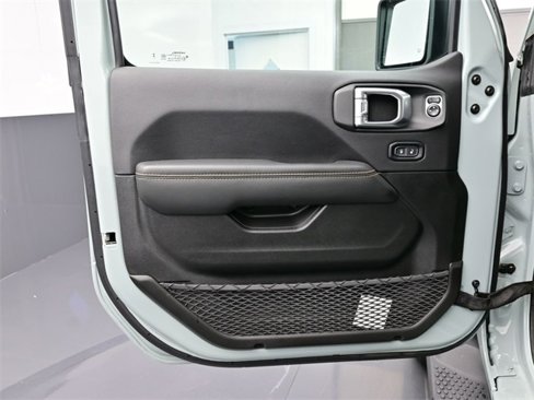 Used 2024 Jeep Wrangler Sahara w/ Technology Group image 5