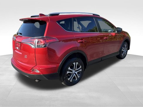 Used 2017 Toyota RAV4 LE image 5