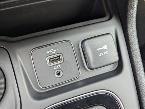 Used 2023 Jeep Cherokee Altitude Lux image 20