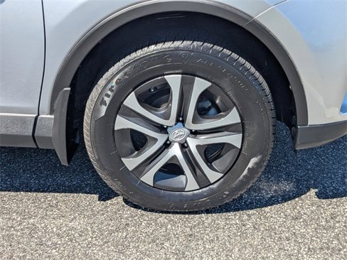 Used 2016 Toyota RAV4 LE image 10