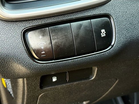 Used 2016 Kia Sorento LX image 11