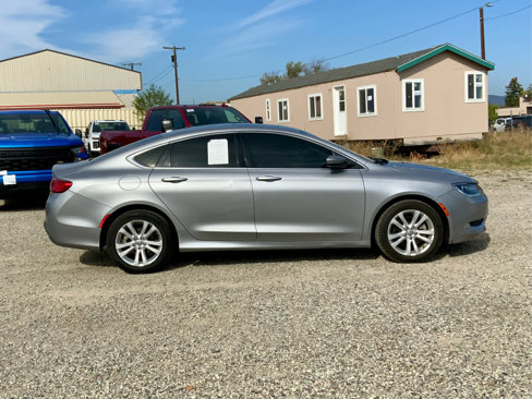 Used 2015 Chrysler 200 Limited w/ Convenience Group image 6