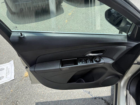 Used 2013 Chevrolet Cruze LT image 21