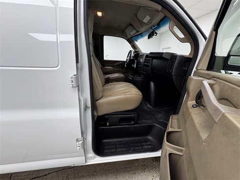 Used 2018 GMC Savana 2500 Extended w/ Driver Convenience Package image 16