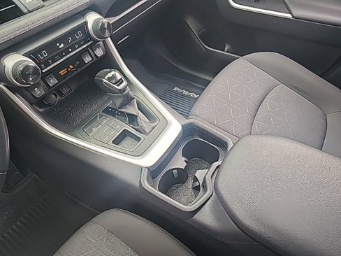 Used 2020 Toyota RAV4 XLE image 35