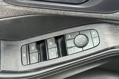 Used 2022 Nissan Rogue SV image 12