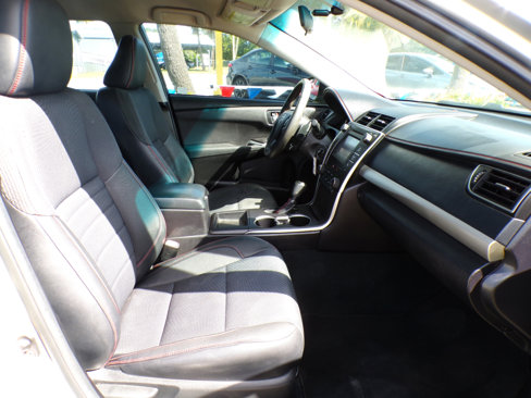 Used 2017 Toyota Camry SE image 19