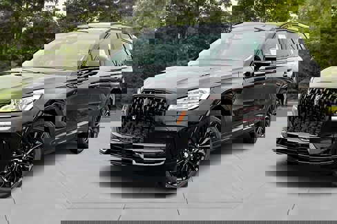 New 2025 Lincoln Corsair Reserve w/ Equipment Group 202A image 2