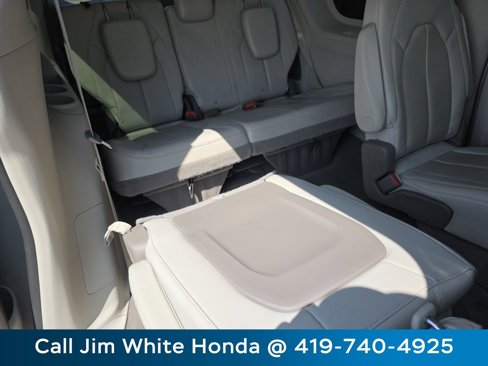 Used 2021 Chrysler Pacifica Touring-L w/ Premium & Safety Sphere Group image 23
