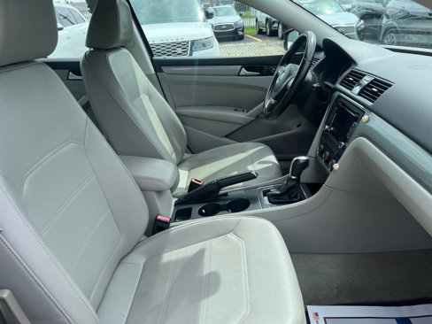 Used 2015 Volkswagen Passat 1.8T Limited Edition image 8