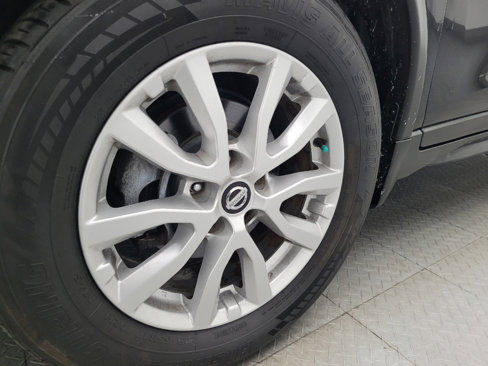 Used 2017 Nissan Rogue SV w/ SV Premium Package image 31