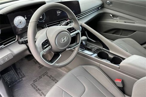 Used 2024 Hyundai Elantra SEL w/ Convenience Package image 10