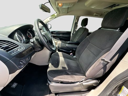 Used 2018 Dodge Grand Caravan SE w/ UConnect Hands-Free Group image 20