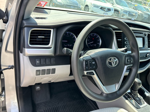 Used 2019 Toyota Highlander LE image 9