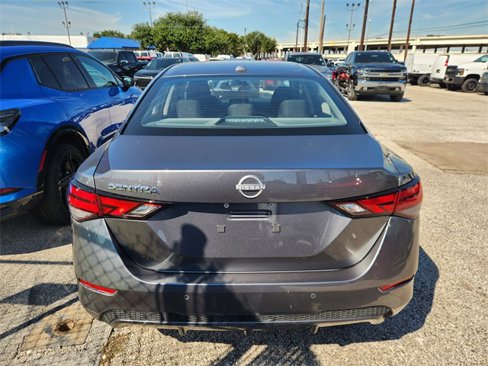Used 2025 Nissan Sentra SV image 4