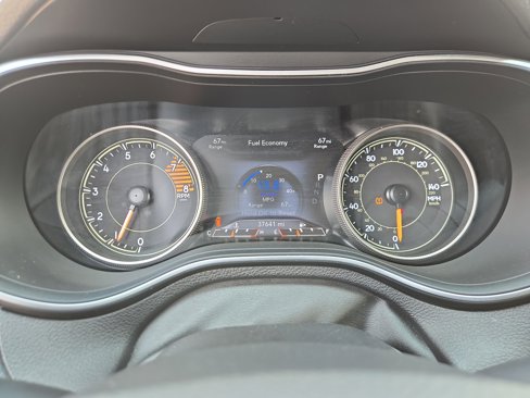 Used 2019 Jeep Cherokee Limited image 20
