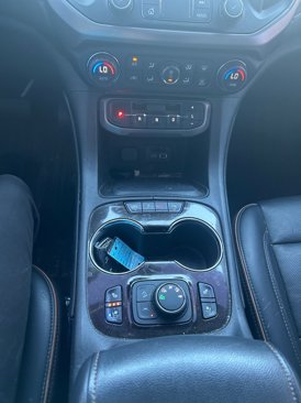 Used 2022 GMC Acadia AT4 w/ Technology Package image 17