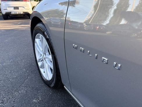 Used 2017 Chevrolet Malibu LT image 13