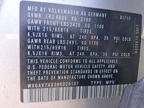 Used 2017 Volkswagen Tiguan S image 18
