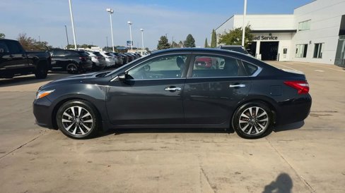 Used 2017 Nissan Altima 2.5 SL w/ Moonroof Package image 5