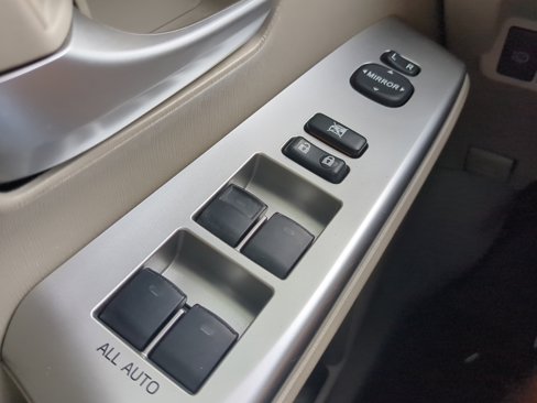 Used 2013 Toyota Prius V Five image 27