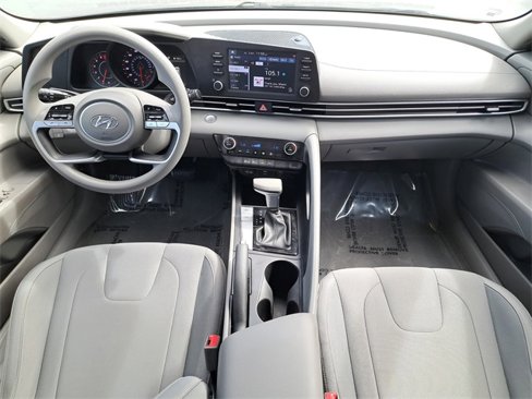 Used 2021 Hyundai Elantra SEL w/ Preferred Accessory Package image 12