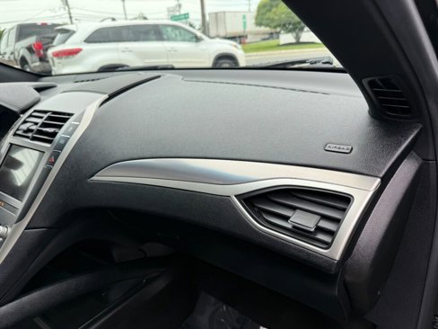 Used 2020 Lincoln MKZ image 30