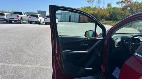Used 2019 Chevrolet Trax LT w/ LT Convenience Package image 16