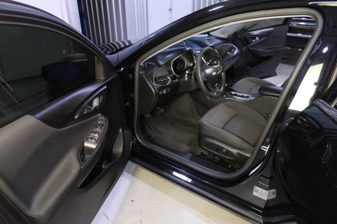 Used 2020 Chevrolet Malibu LT w/ Midnight Edition image 18