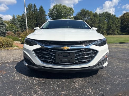 Used 2023 Chevrolet Malibu LT image 2