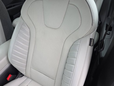 Used 2022 Hyundai Elantra Limited image 14