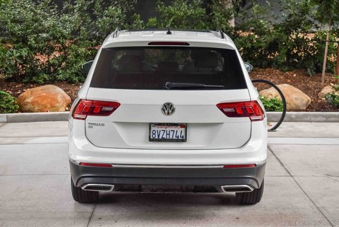 Used 2021 Volkswagen Tiguan SE w/ Panoramic Sunroof Package image 5