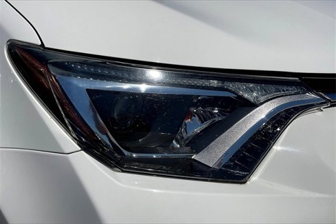 Used 2018 Toyota RAV4 LE w/ All Weather Liner Package image 28