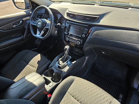 Used 2019 Nissan Rogue SV image 16