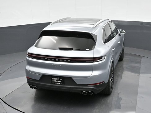 Used 2024 Porsche Cayenne image 28