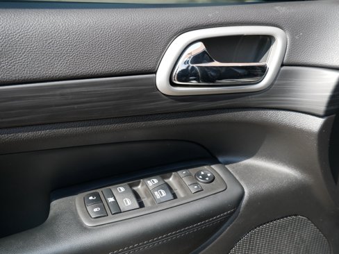 Used 2021 Jeep Grand Cherokee Laredo X image 9