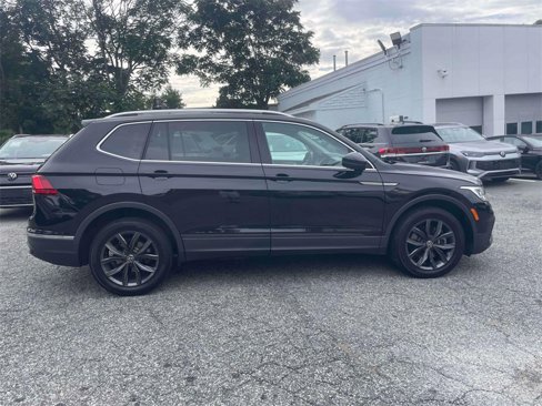 Used 2022 Volkswagen Tiguan SE w/ Panoramic Sunroof Package image 5