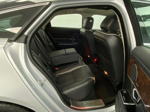 Used 2017 Jaguar XJ R-Sport image 38