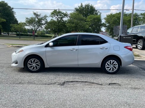 Used 2019 Toyota Corolla LE image 2
