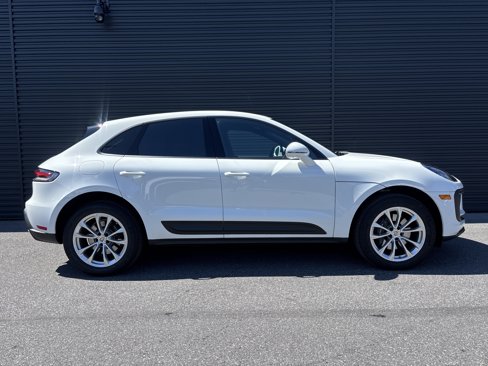 Used 2025 Porsche Macan image 6