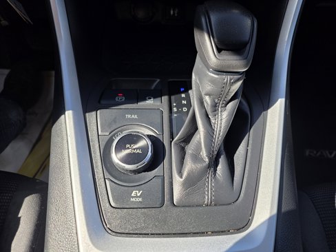 Used 2019 Toyota RAV4 LE image 24