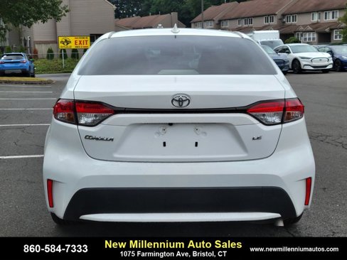 Used 2021 Toyota Corolla LE image 4
